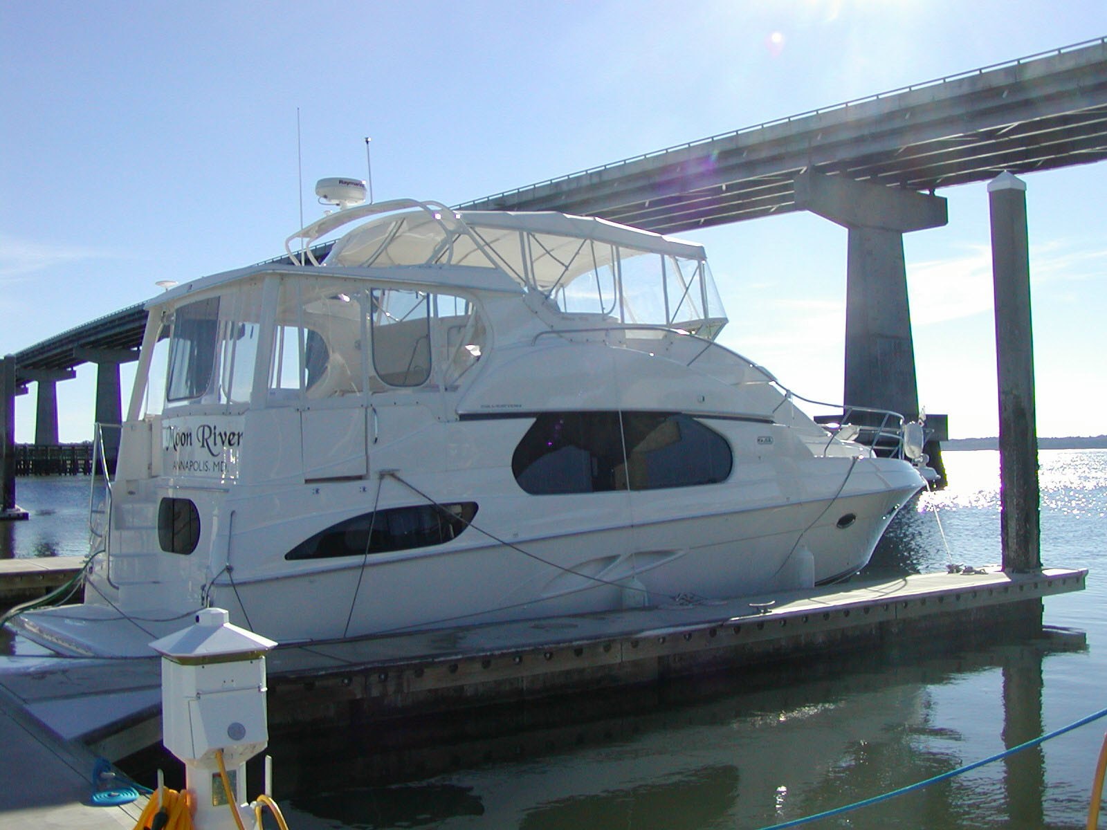 Boat_at_Port_Royal_Marina